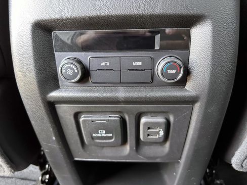 Used 2023 Chevrolet Traverse RS AWD/4WD image 14