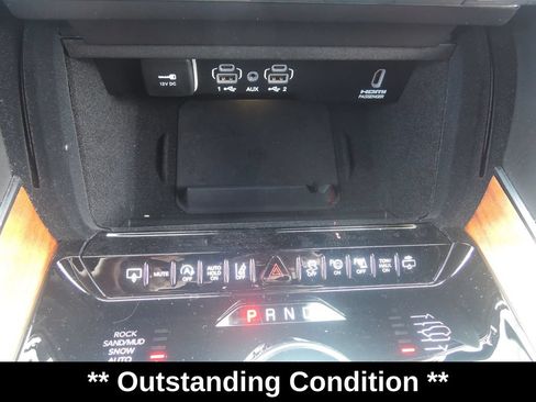 Used 2023 Jeep Grand Wagoneer Series III AWD/4WD image 20