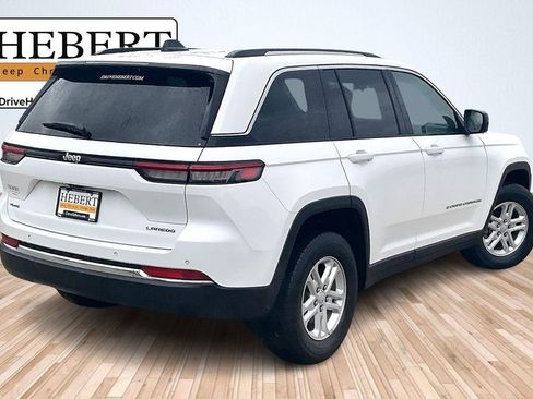 Used 2023 Jeep Grand Cherokee Laredo image 12