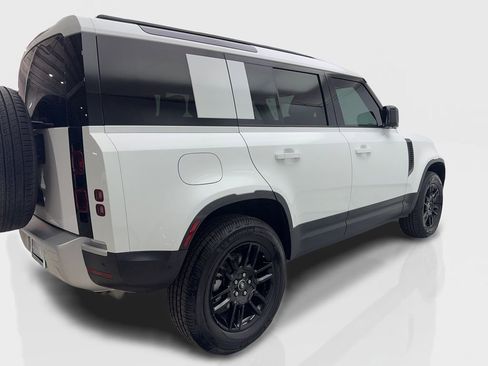 Used 2025 Land Rover Defender 110 S image 13