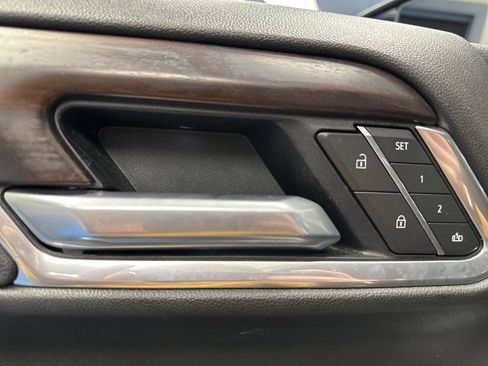 Certified 2025 GMC Sierra 1500 SLT image 23