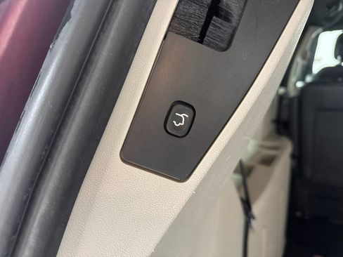 Used 2019 Dodge Grand Caravan SXT FWD image 15