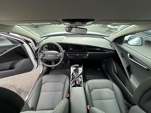 New 2025 Kia Niro LX image 22
