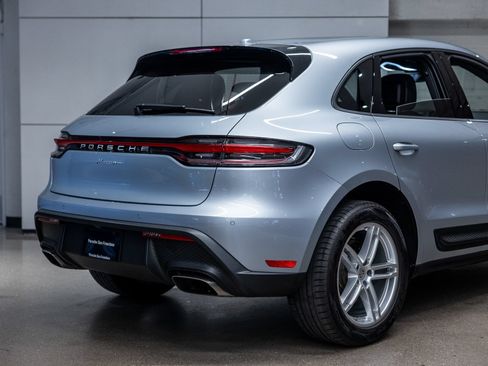 Used 2025 Porsche Macan AWD/4WD image 24