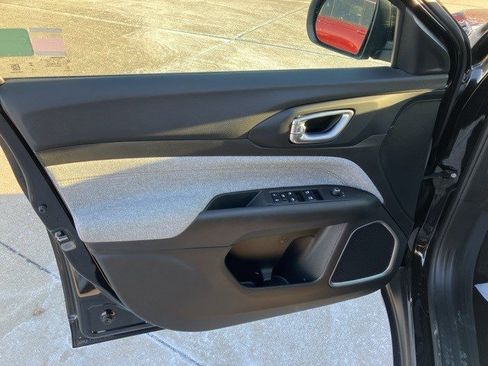 Certified 2023 Jeep Compass Latitude image 9