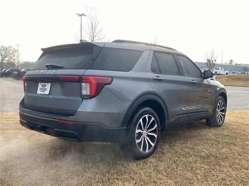 Used 2025 Ford Explorer ST-Line w/ Premium Package image 3