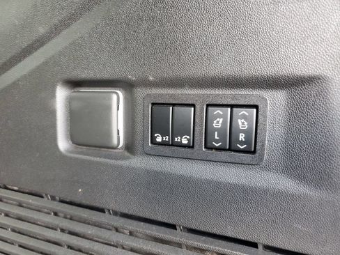 Used 2021 GMC Yukon Denali AWD/4WD image 8