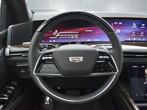 Certified 2026 Cadillac Escalade Platinum Sport w/ LPO, ONYX Package AWD/4WD image 13