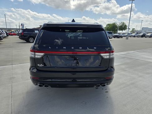 Used 2025 Lincoln Aviator Reserve w/ Jet Appearance Package image 4