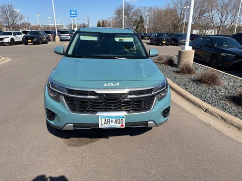 Used 2024 Kia Seltos EX image 2