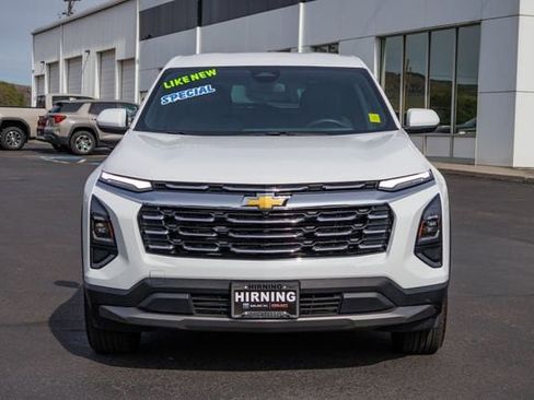 Used 2025 Chevrolet Equinox LT AWD/4WD image 2