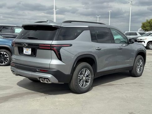 New 2026 Chevrolet Traverse LT w/ Driver Confidence Package FWD image 5