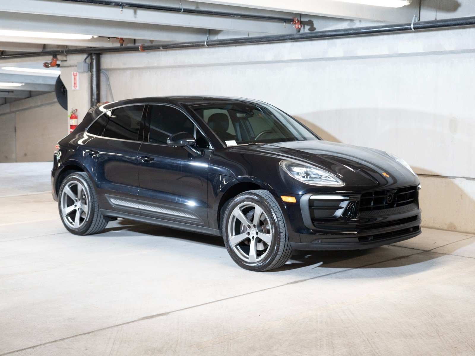 Certified 2023 Porsche Macan AWD/4WD image 7