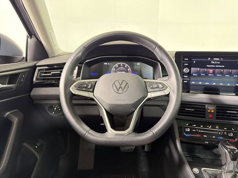 Used 2025 Volkswagen Jetta SE image 23