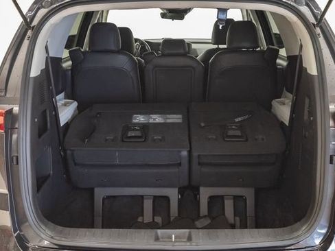 Used 2024 Kia Carnival LX FWD image 33