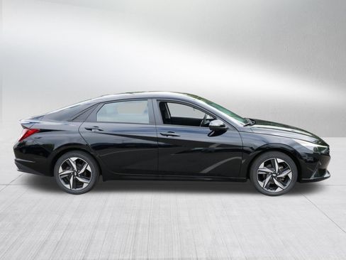 Used 2023 Hyundai Elantra SEL w/ Convenience Package FWD image 8