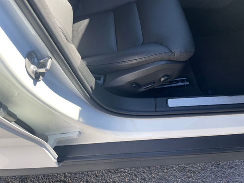 Used 2025 Volvo V60 B5 Cross Country Plus image 28