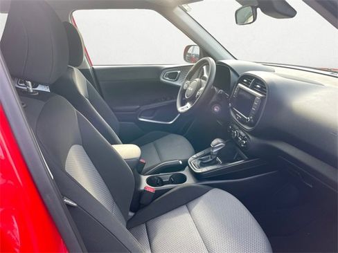 Used 2023 Kia Soul LX w/ LX Technology Package image 15