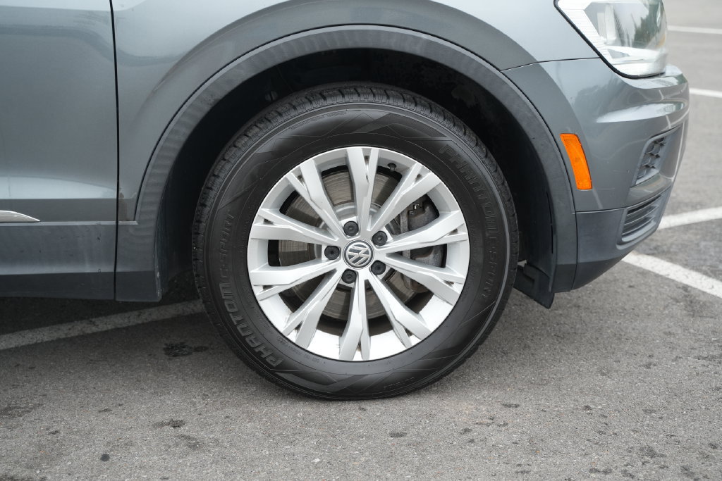 Used 2018 Volkswagen Tiguan SE w/ Panoramic Sunroof Package AWD/4WD image 49