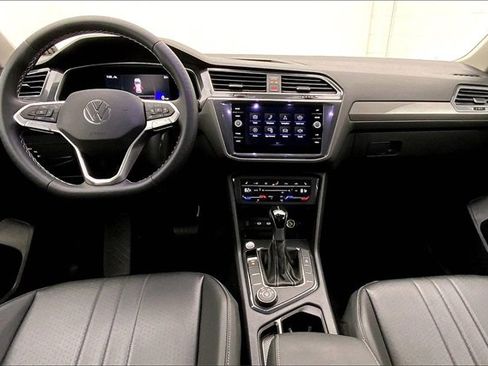 Used 2023 Volkswagen Tiguan SE image 15
