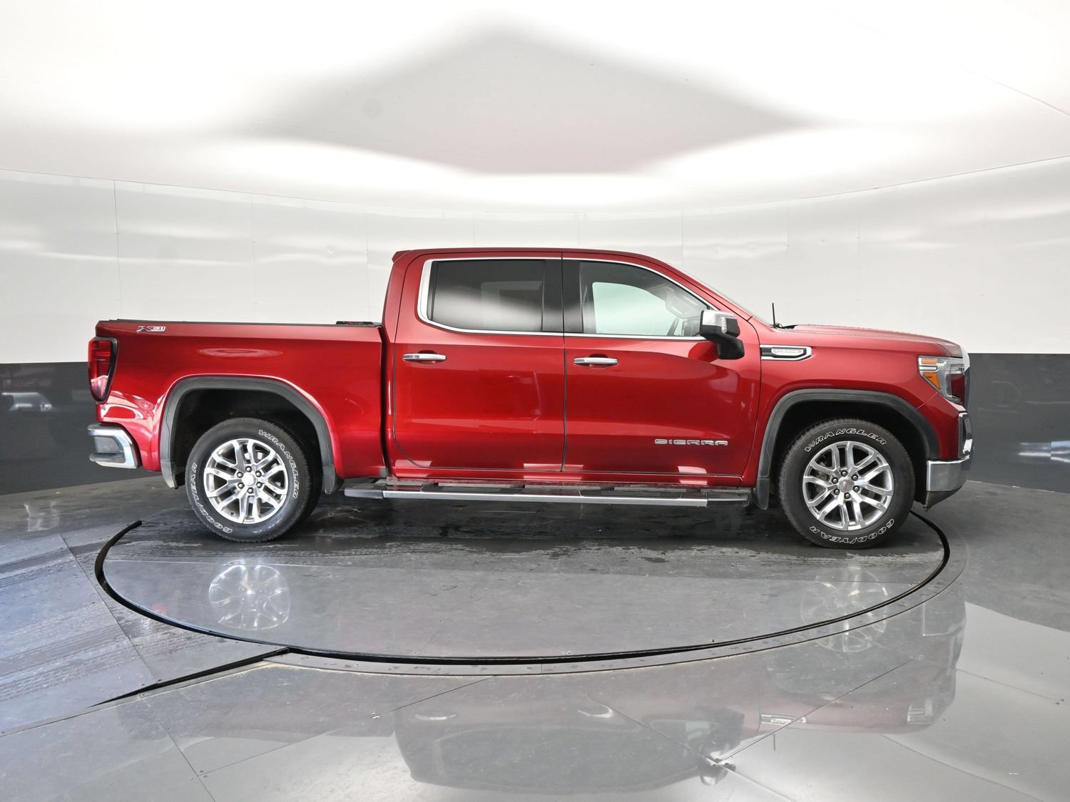 Used 2021 GMC Sierra 1500 SLT AWD/4WD image 17