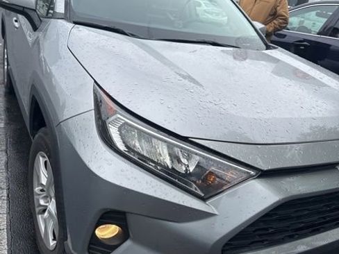 Used 2021 Toyota RAV4 XLE w/ Convenience Package FWD image 1