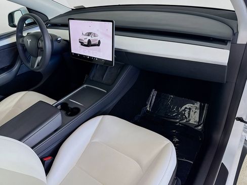 Used 2022 Tesla Model Y Performance image 29