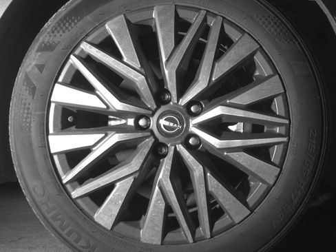 Used 2025 Nissan Altima 2.5 SV FWD image 13