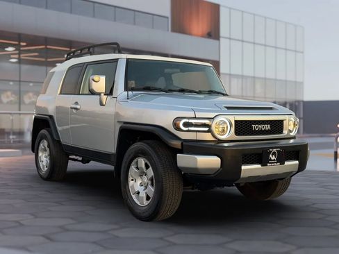 Used 2007 Toyota FJ Cruiser Sport Utility 2D image 11