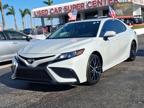 Used 2024 Toyota Camry SE w/ Cold Weather Package image 4