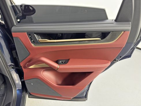 Used 2025 Porsche Cayenne Turbo image 51