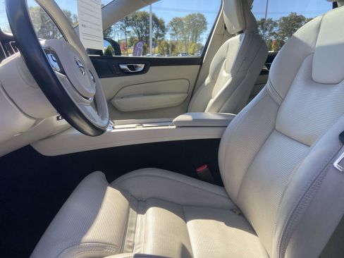 Certified 2023 Volvo XC60 B5 Ultimate w/ Protection Package Premier image 17