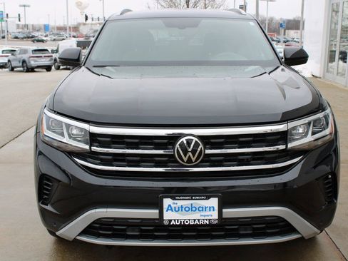 Used 2022 Volkswagen Atlas Cross Sport SE image 2