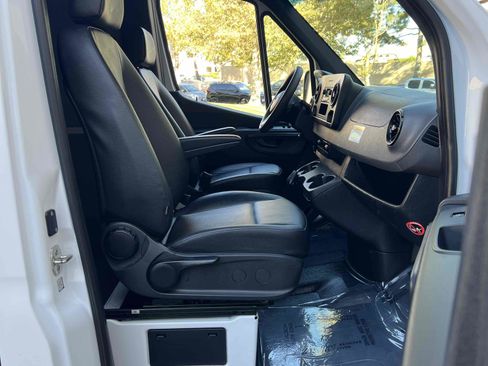 Used 2022 Mercedes-Benz Sprinter 1500 image 27
