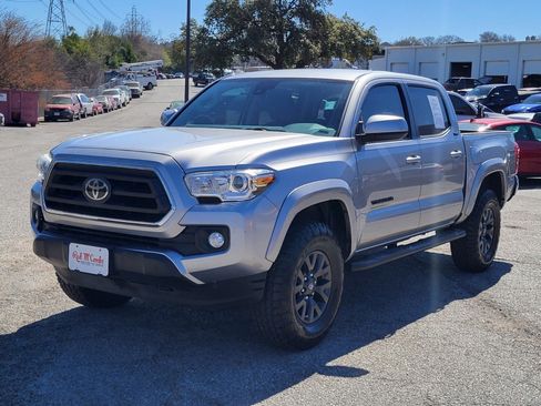 Used 2020 Toyota Tacoma SR5 w/ SR5 Appearance Package (SM) image 8