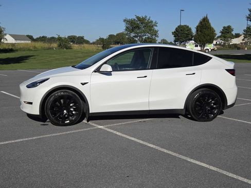 Used 2022 Tesla Model Y Long Range AWD/4WD image 4