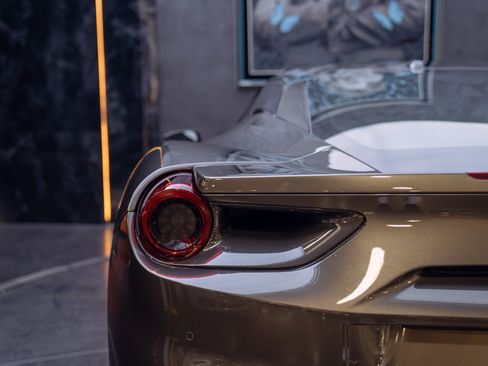 Used 2017 Ferrari 488 GTB RWD image 21