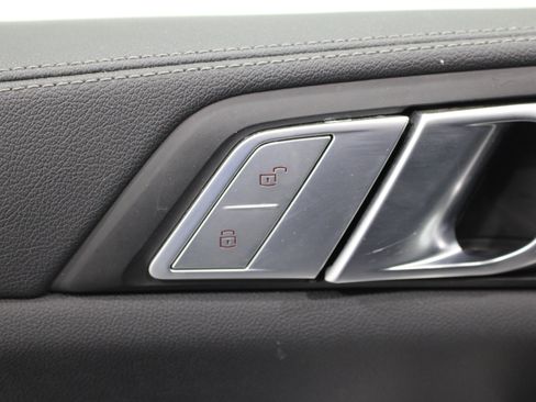 Used 2022 BMW X7 xDrive40i w/ Premium Package AWD/4WD image 8