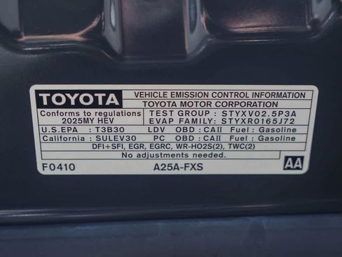 Used 2025 Toyota Camry SE FWD image 27