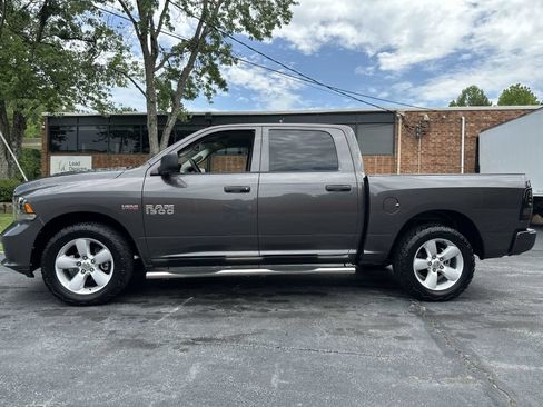 Used 2015 RAM 1500 Express RWD image 18