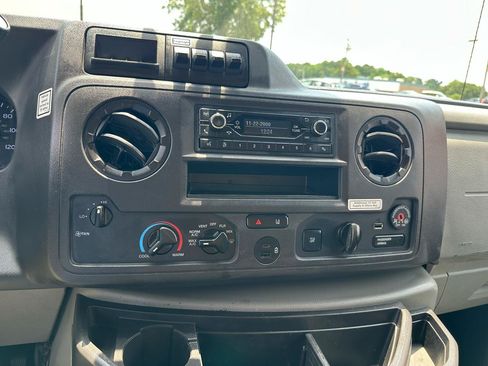 Used 2022 Ford E-350 and Econoline 350 Super Duty RWD image 13