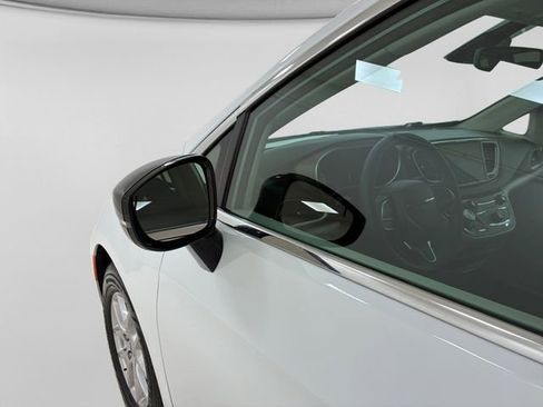 Used 2024 Chrysler Voyager LX FWD image 10