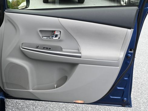 Used 2017 Toyota Prius V Three image 26