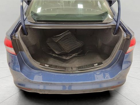 Used 2018 Ford Fusion SE w/ Fusion SE Technology Package image 16