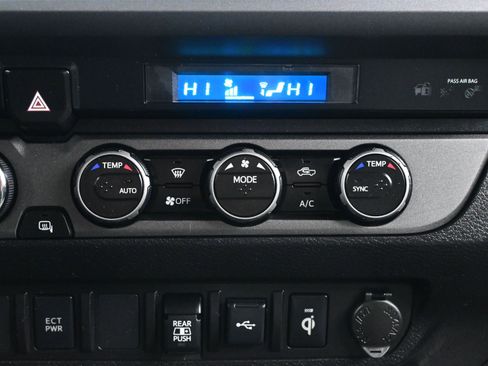 Used 2022 Toyota Tacoma TRD Sport image 20