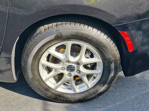 Used 2020 Chrysler Voyager Lxi image 18