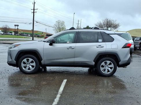 Used 2020 Toyota RAV4 LE AWD/4WD image 2