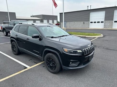 Used 2019 Jeep Cherokee Latitude Plus w/ Cold Weather Group AWD/4WD image 7