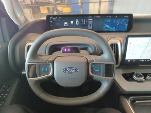 New 2025 Ford Expedition Active image 27