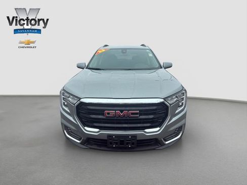Used 2023 GMC Terrain SLE w/ Driver Convenience Package AWD/4WD image 2